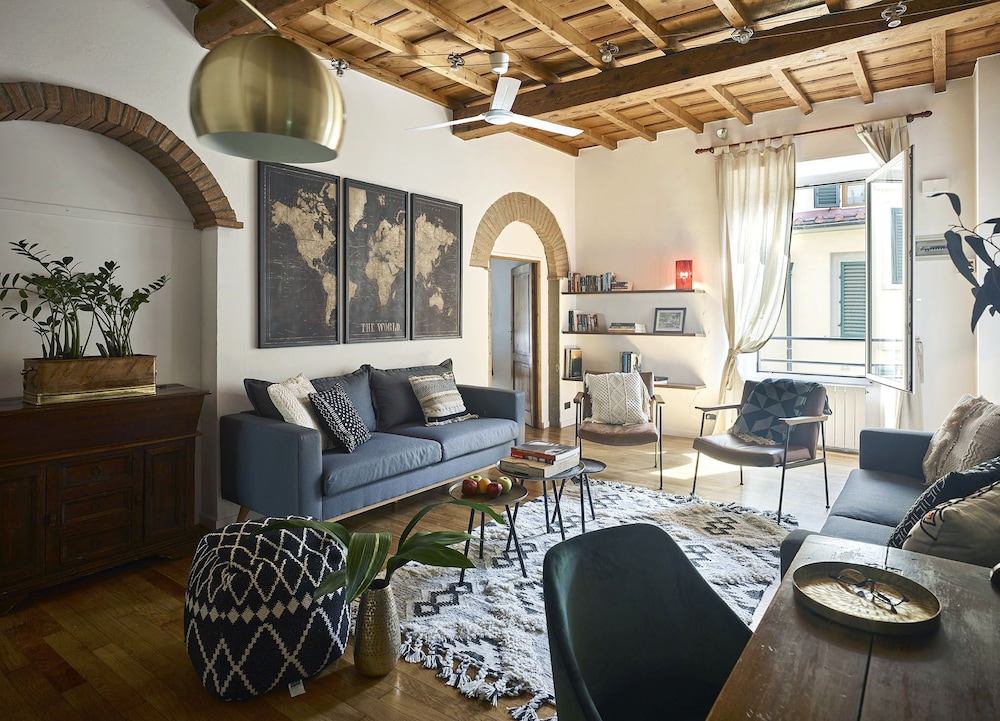 A Few Steps to The Duomo Majestic 5BD Apt 16/29