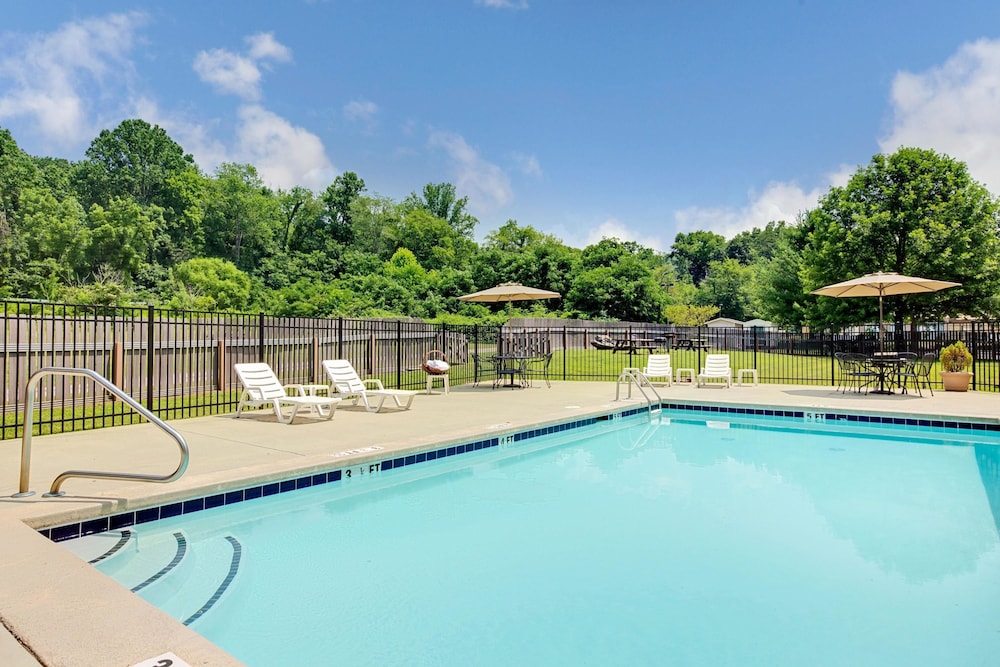 Microtel Inn & Suites by Wyndham Cherokee 1/26