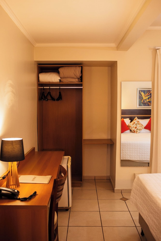 Ferraz Hotel 10/65