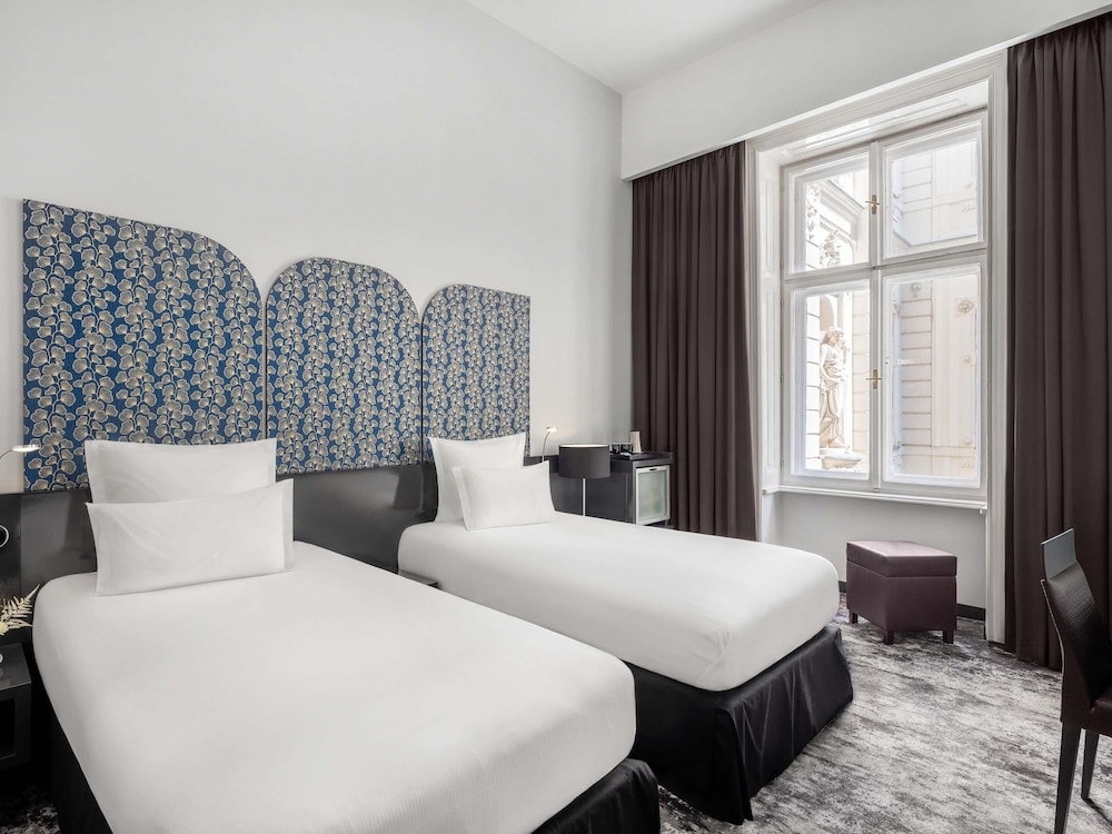 CLASSIC, TWIN BEDS