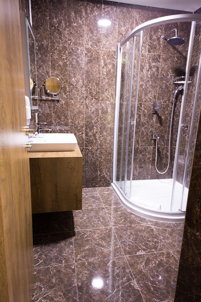 WHITE STAR HOTEL 47/49