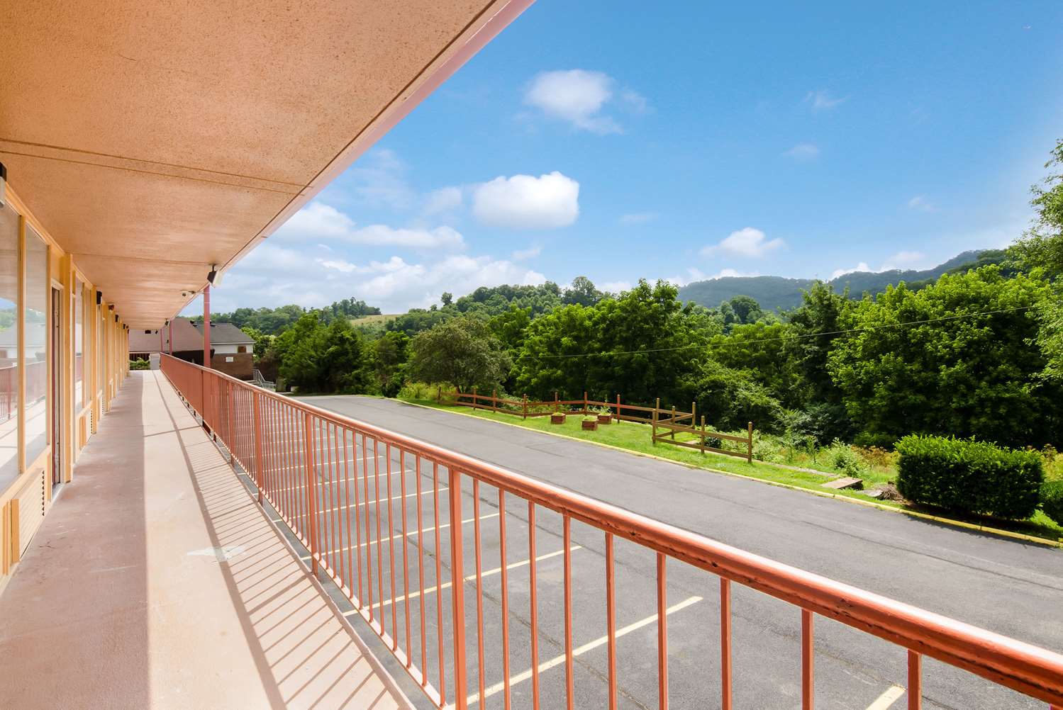 Econo Lodge Marion I-81 23/36