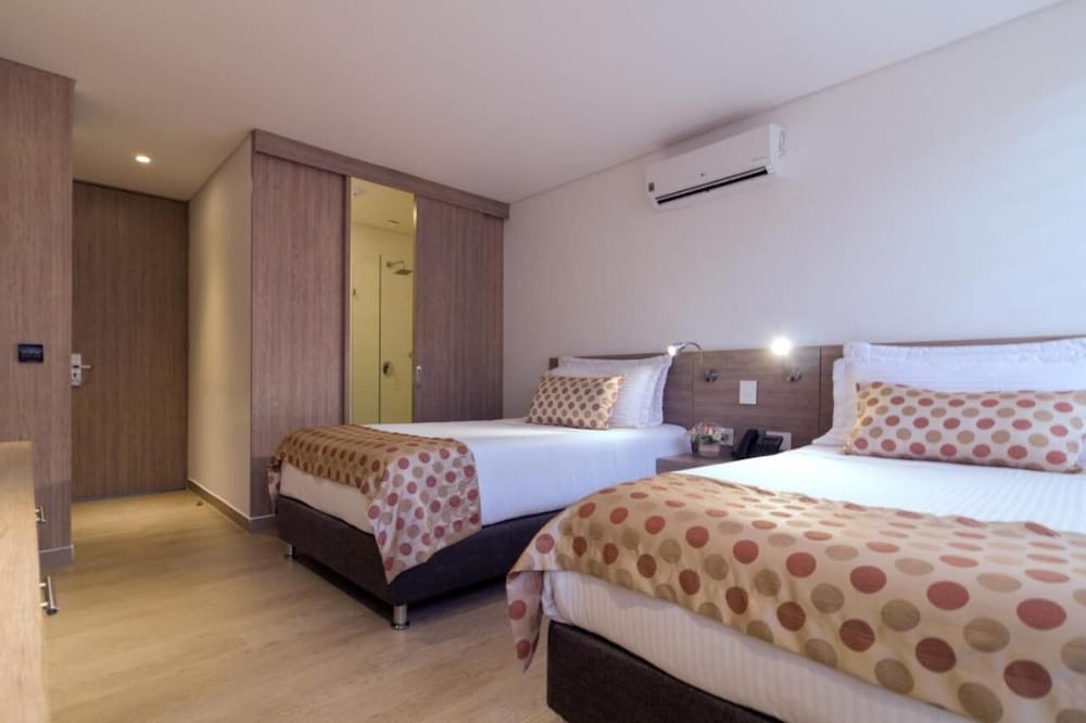 Hotel Lomas 10 14/68