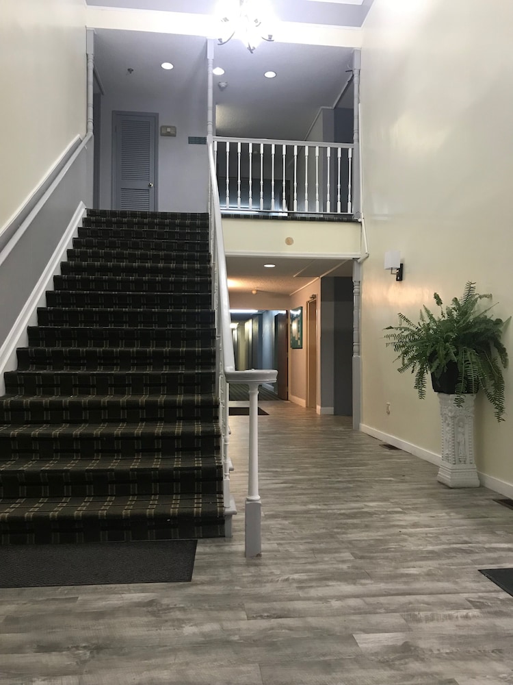 Days Inn by Wyndham Thomson 2/27
