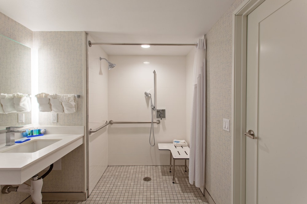 Holiday Inn Express Hotel Suites Pasadena Colorado Boulevard 20/59