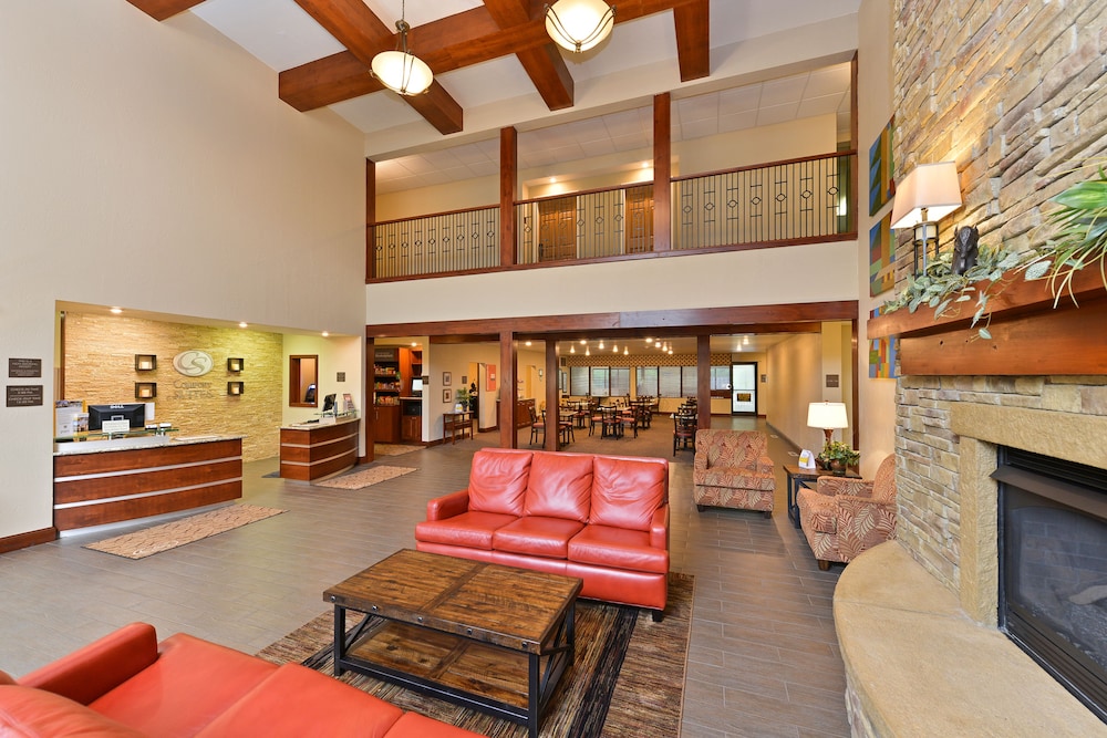 Comfort Suites near Route 66 35/49