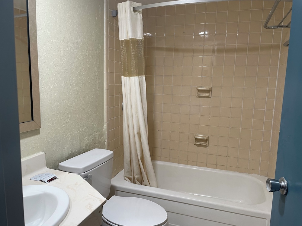 Regency Inn 51/55