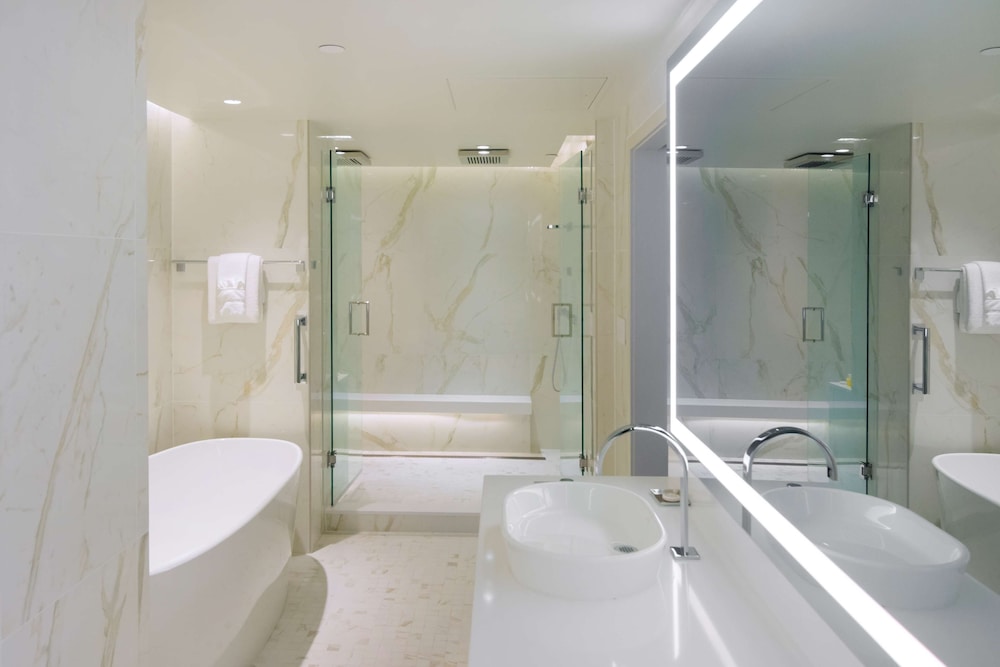 The Benson Portland, Curio Collection by Hilton 26/72
