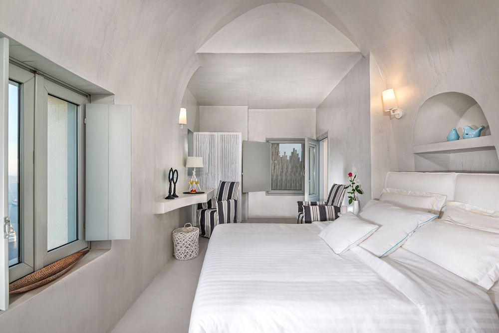 Mythical Blue Luxury Suites 14/50