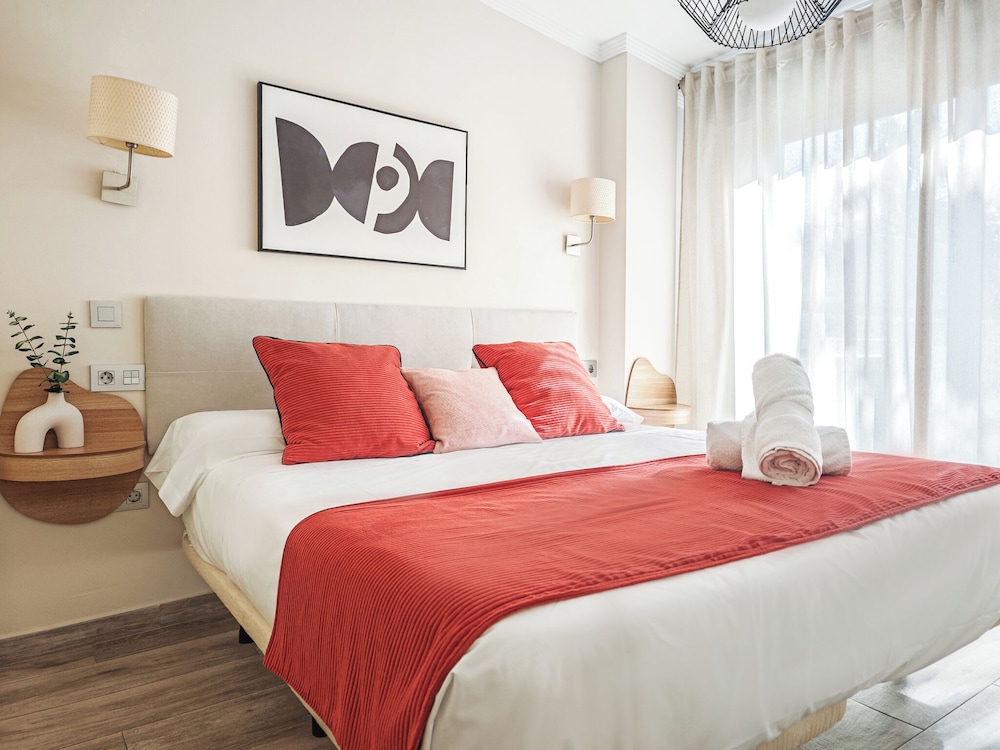 1 BEDROOM, PENTHOUSE, QUEEN BED, SOFA, TERRACE