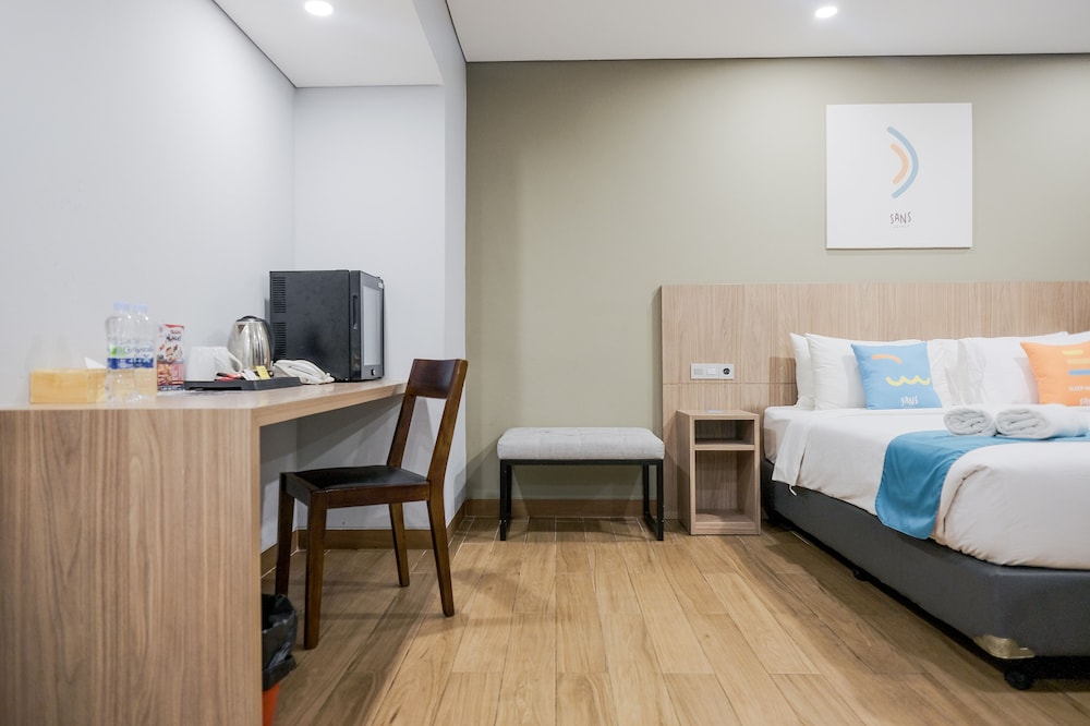 Sans Hotel Puri Indah Jakarta 32/62