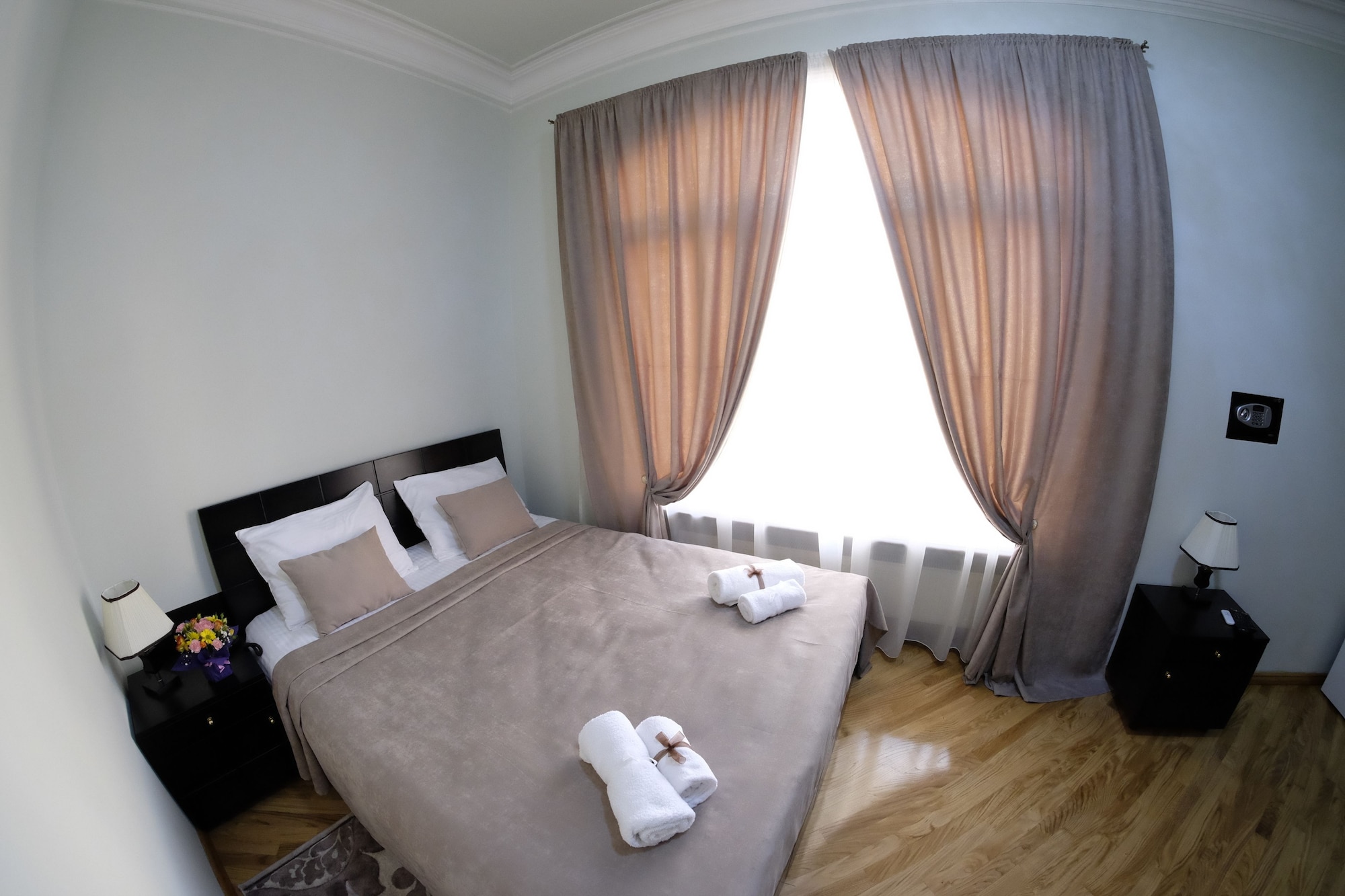 ROOM, SINGLE