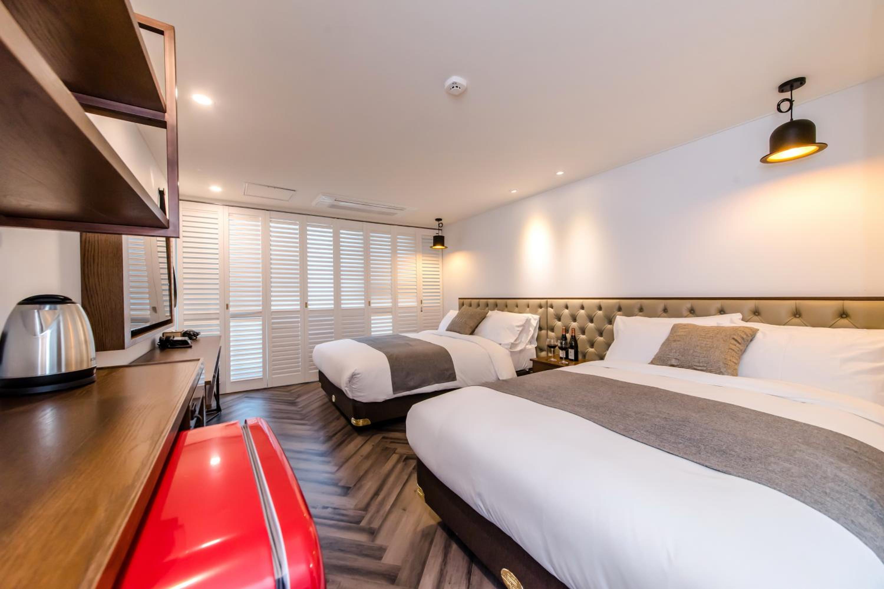 Prince, Twin Beds, Village View