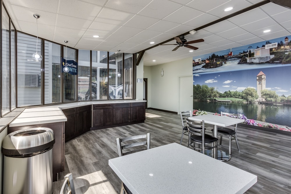 Days Inn & Suites by Wyndham Spokane 19/23