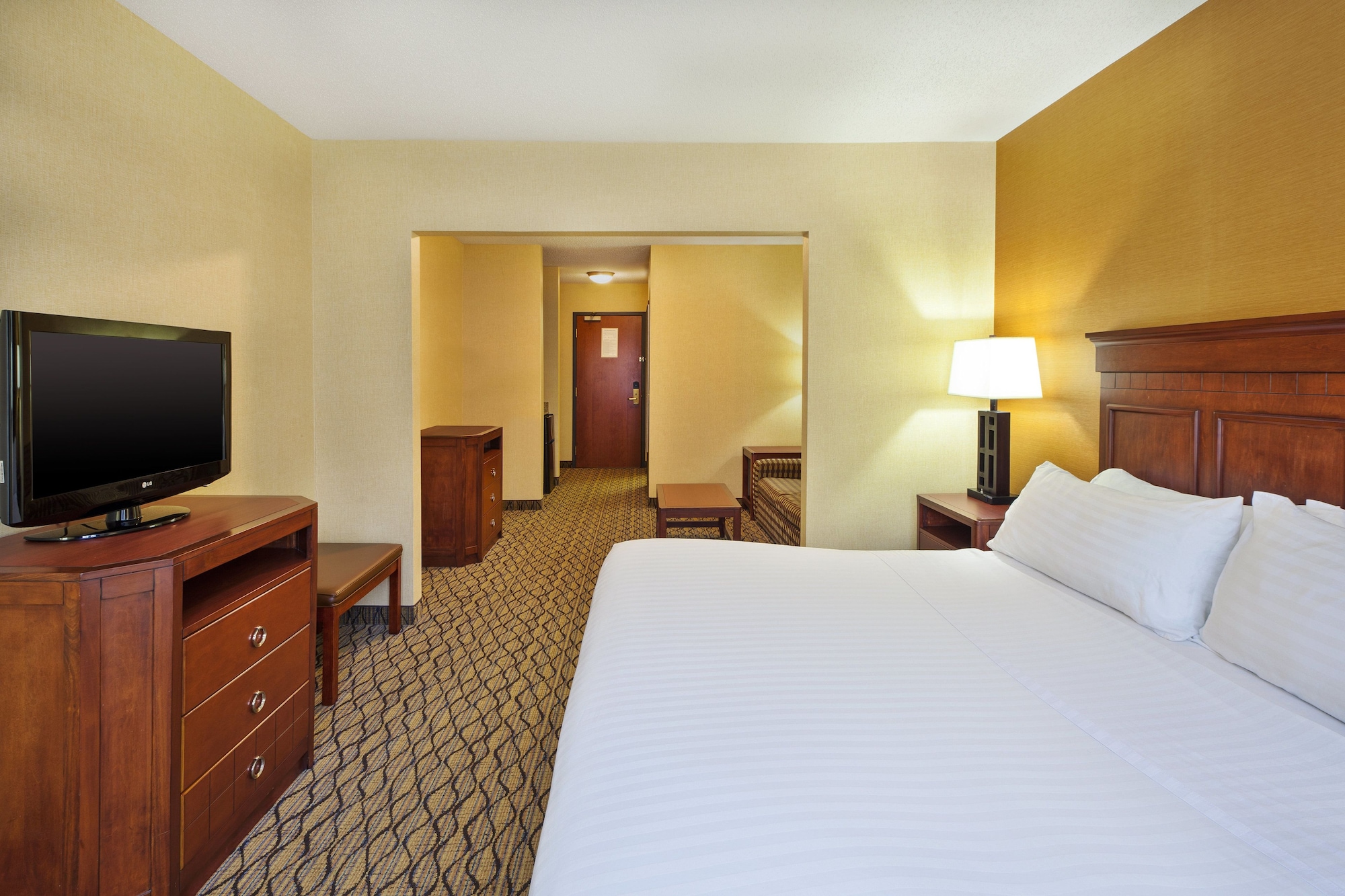 Suite, King Bed, Extra Floor Space, Sofa