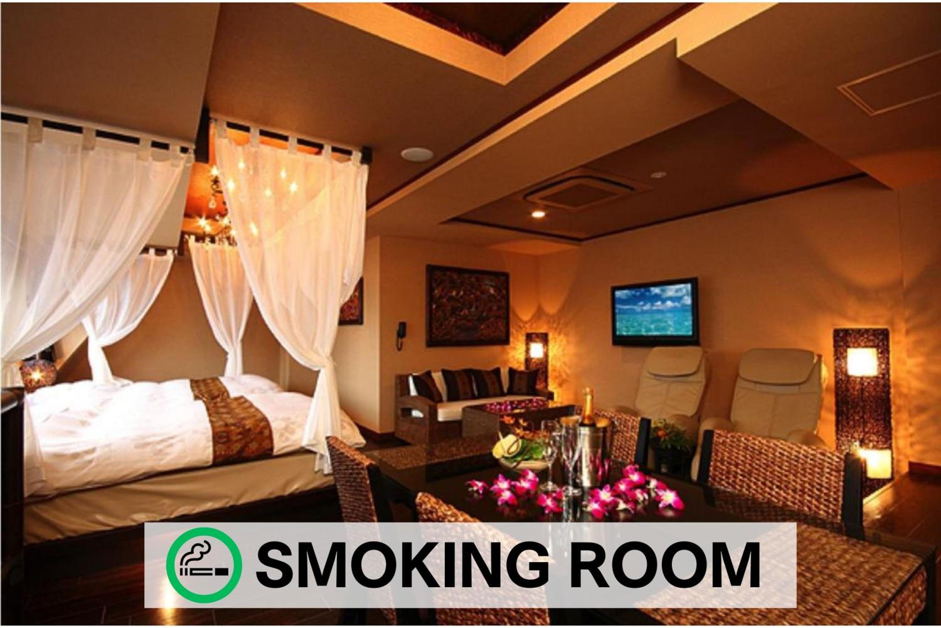 Royal, Canopy, Spa, Suite, 2 King Beds, Bath and Shower