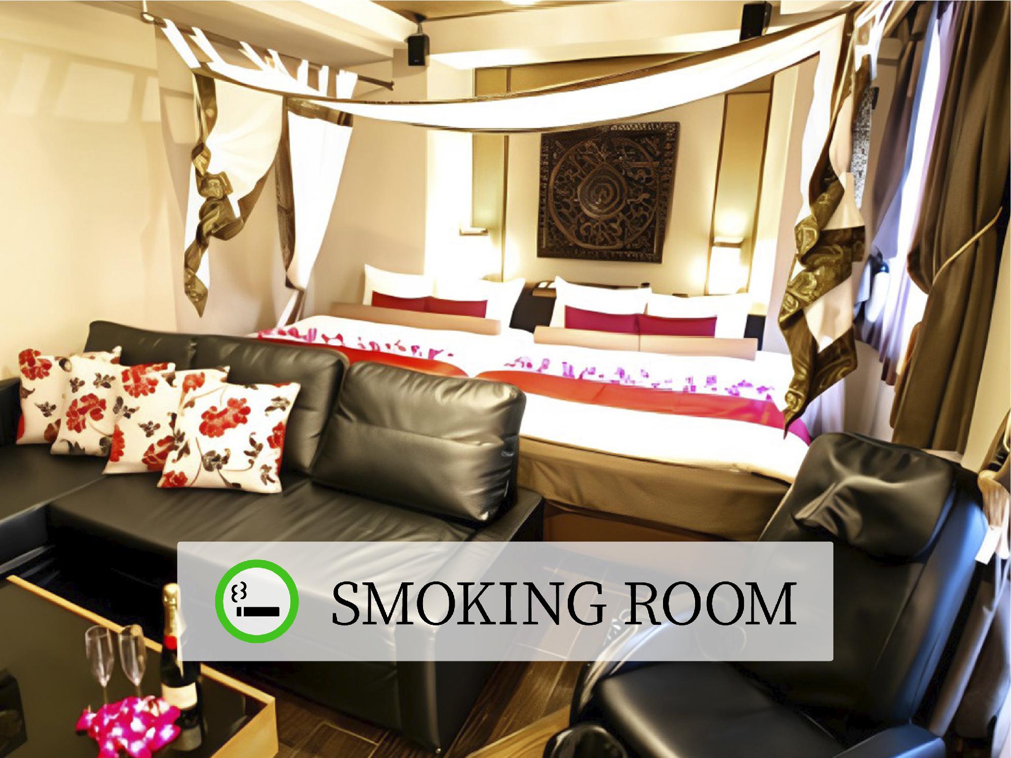 ROOM, TWIN BEDS, LARGE, SMOKING