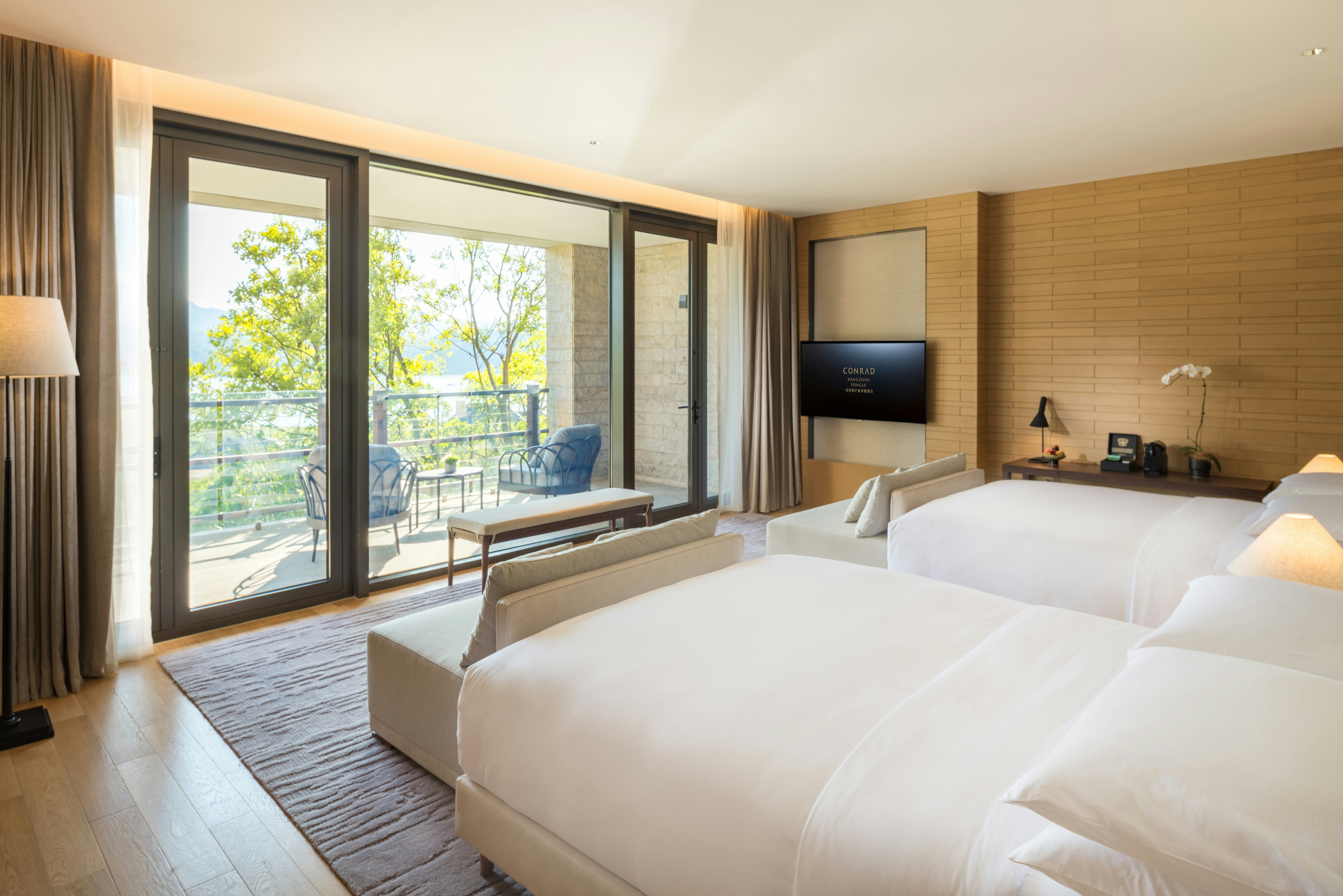 Deluxe, Queen Bed