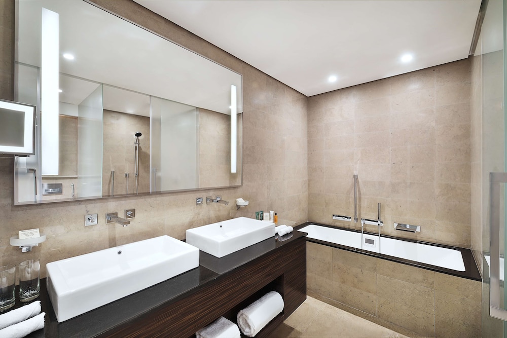 فندق هيلتون الرياض والشقق الفندقيه(Hilton Riyadh Hotel & Residences) 16/82