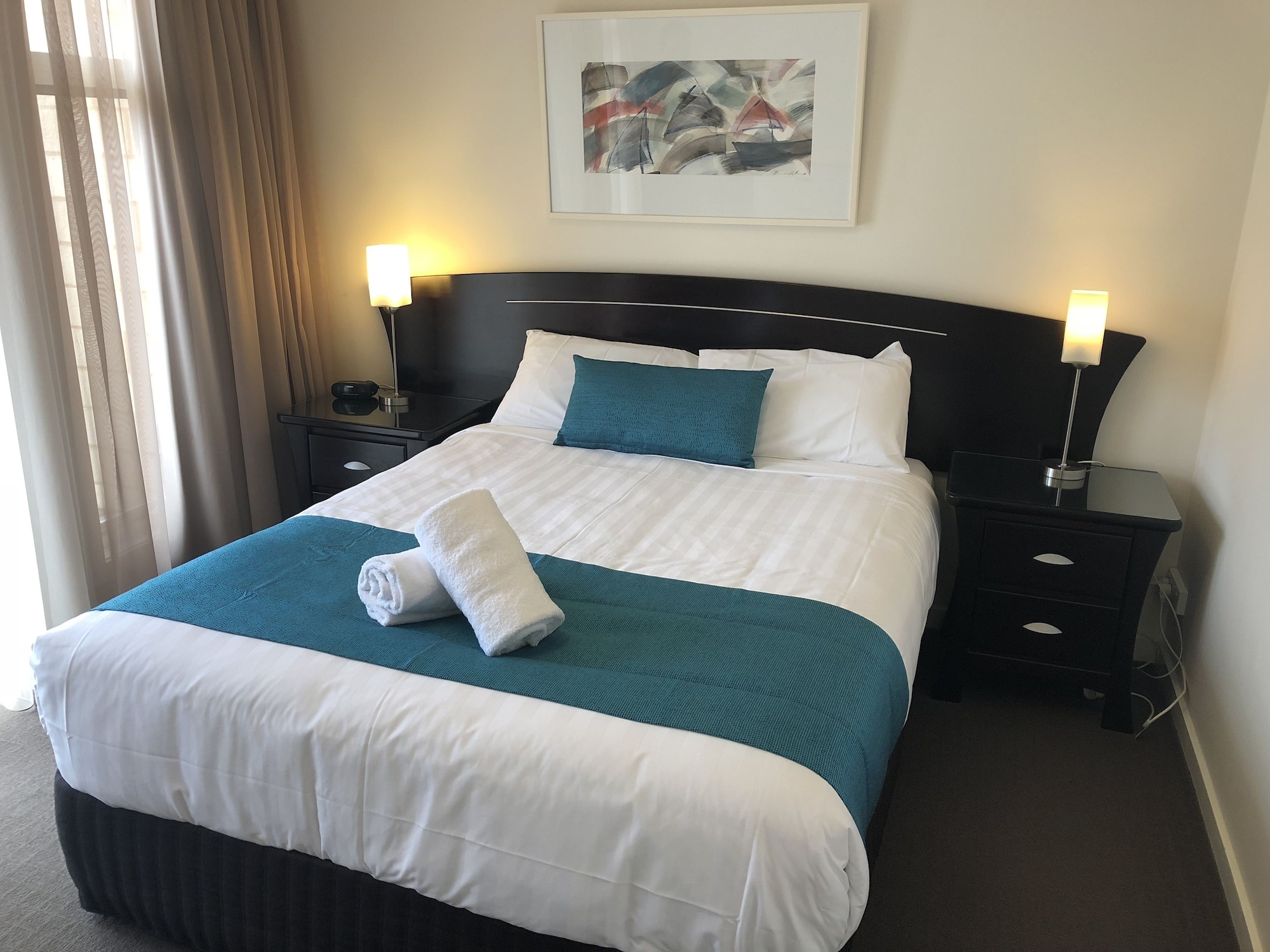 2 Bedrooms, Apartment, Queen and Twin Beds