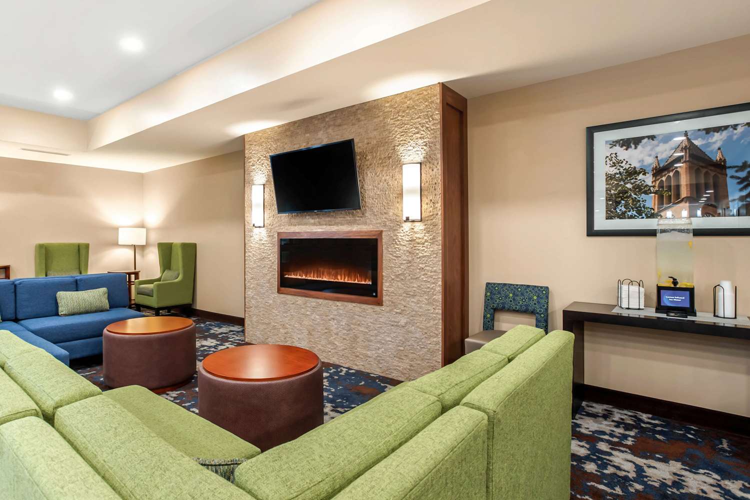 Comfort Inn and Suites Ames Near ISU Campus 26/41