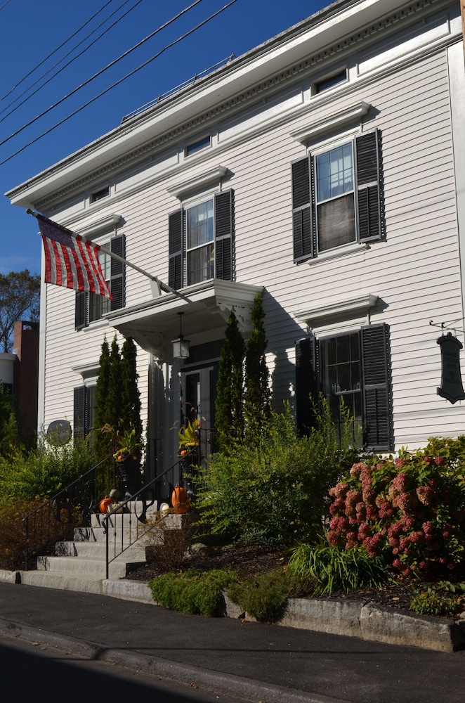 Benjamin F Packard House Bed and Breakfast 1/47