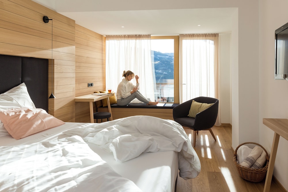 1 Bedroom, Deluxe, Suite, Queen Bed, Mountain View, Sauna، Granpanorama Hotel StephansHof 4/10