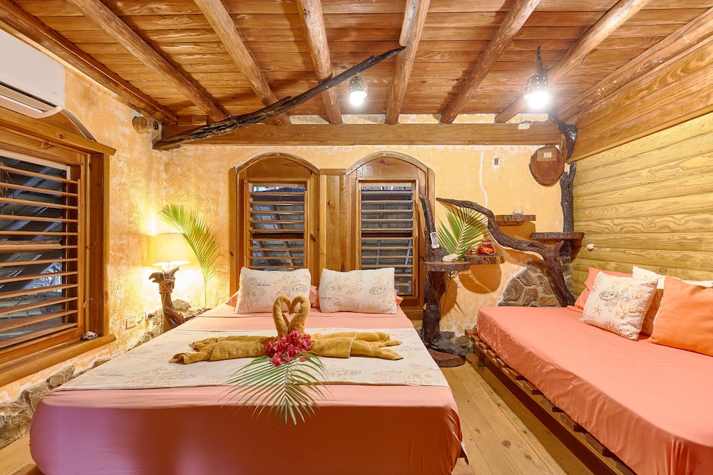 Chalet Tropical Village B&amp;B 17/74
