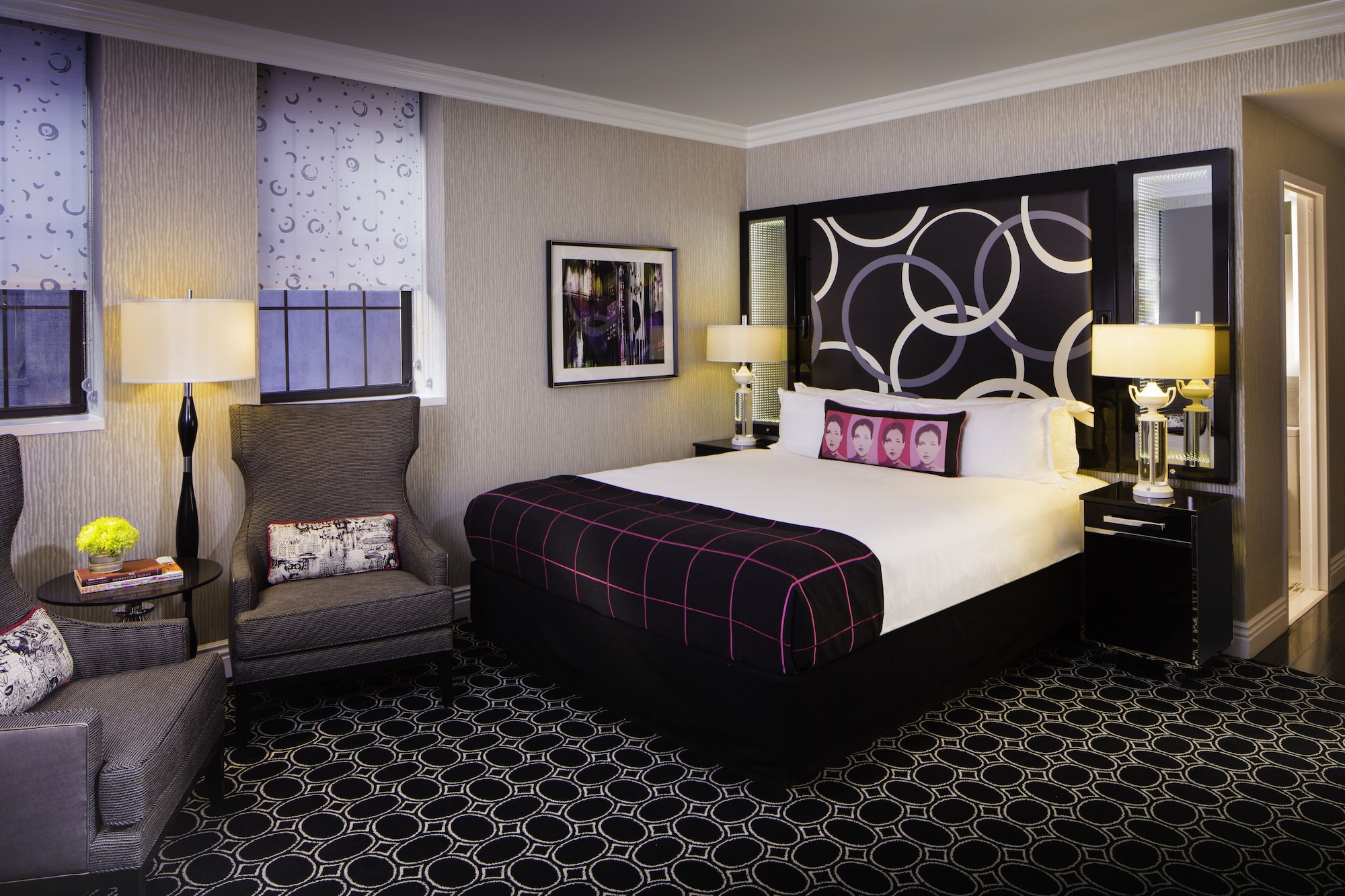 EXECUTIVE, KING BED