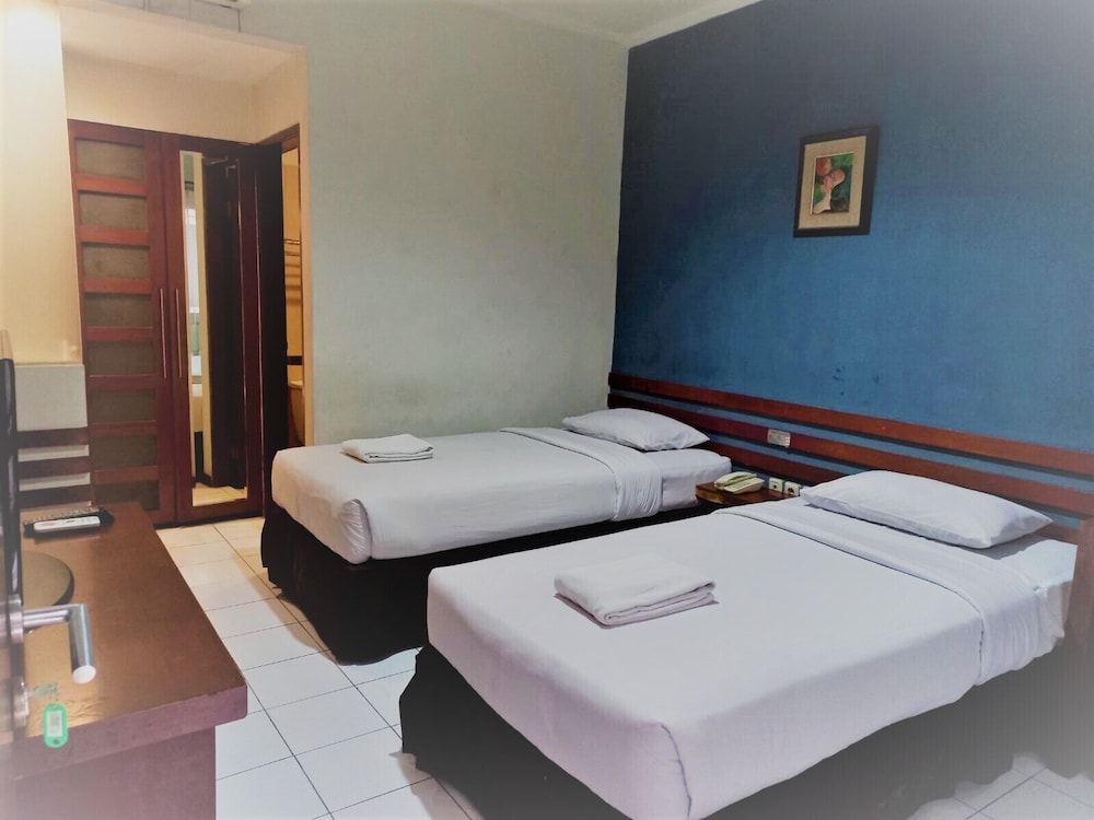 N Hotel 27/44