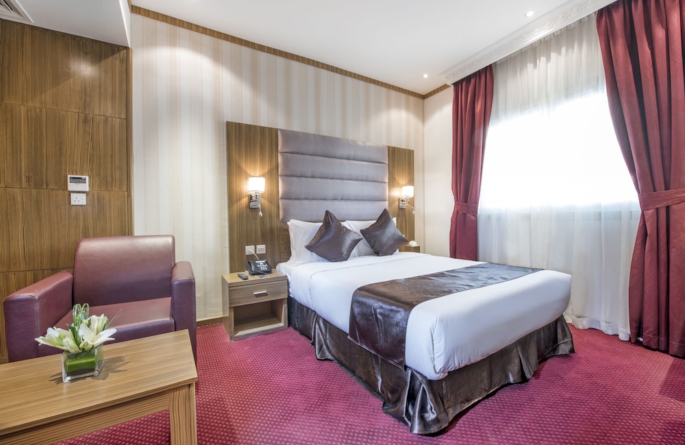 Royal Tulip Hotel 24/45