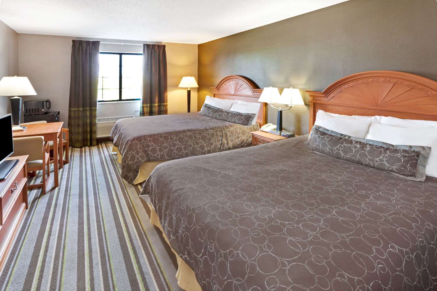 Super 8 by Wyndham South Bend 6/13