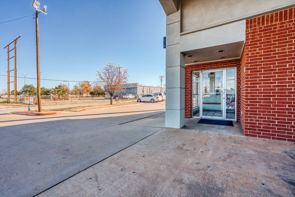 OYO Hotel Wichita Falls I-44 Sheppard Airforce 24/27