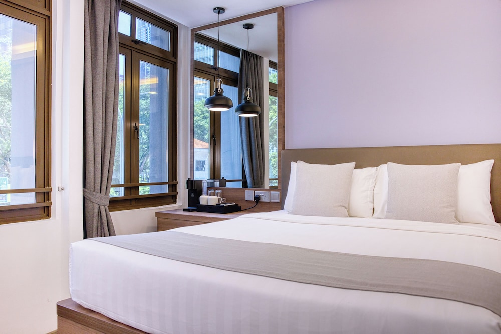 CHAMPION HOTEL CITY 20/50