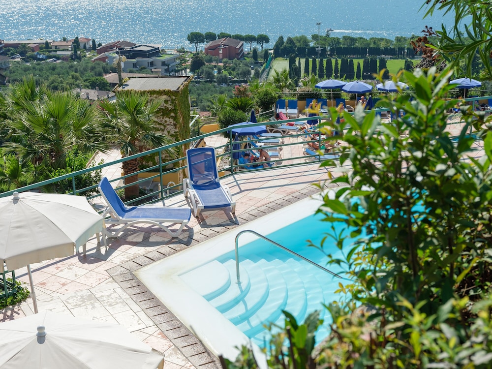 Hotel Cristina 42/50