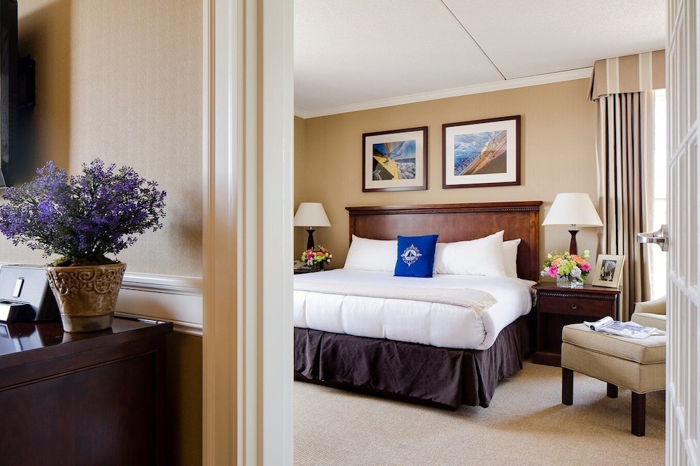 Salem Waterfront Hotel and Suites 10/45