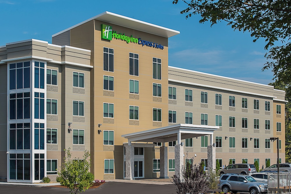 Holiday Inn Express and Suites Norwood Boston Area 3/40
