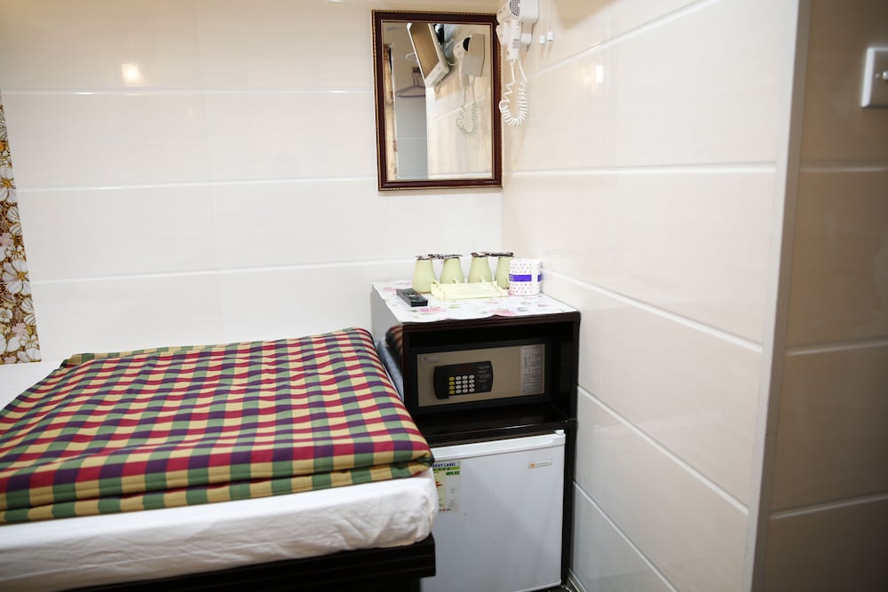 Holland Guest House 15/17
