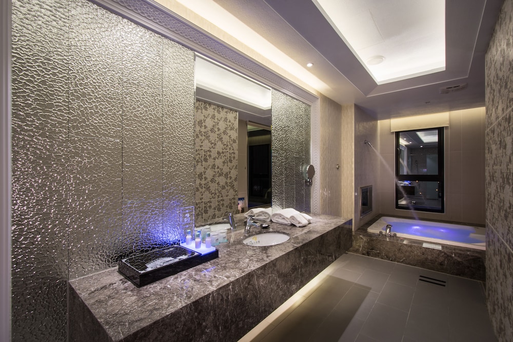 Uher Luxury Resort Hotel 24/50