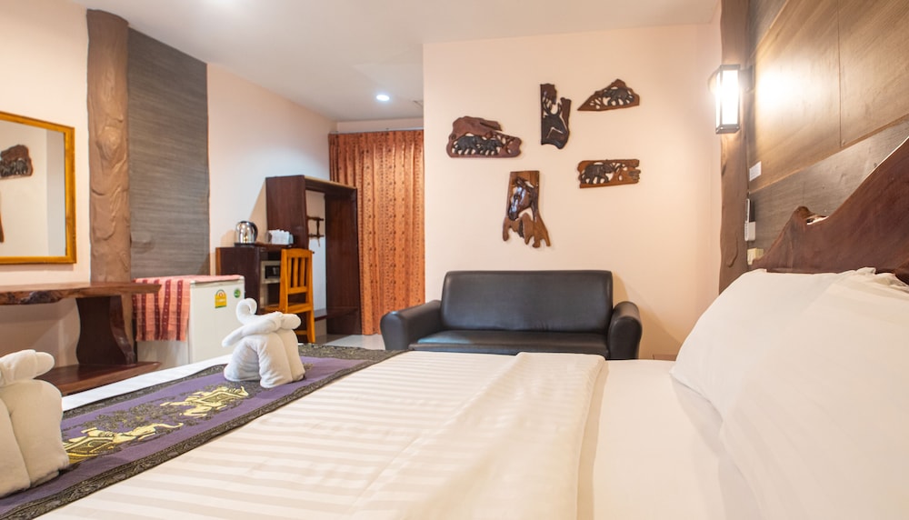 Naiyang Discovery Beach Resort 12/50