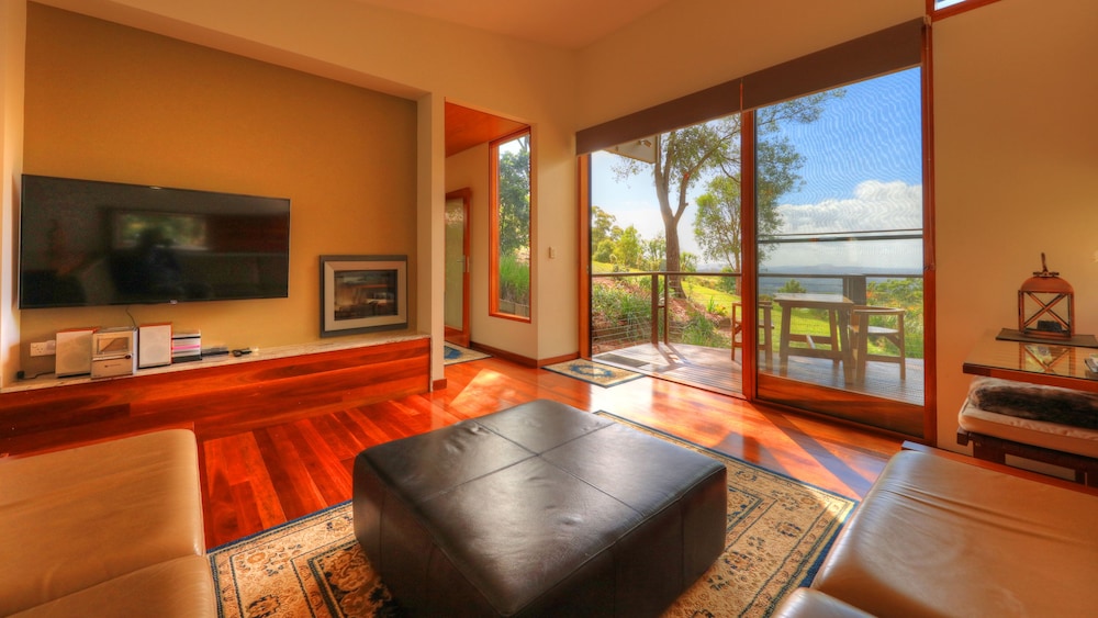 Montville Oceanview Cottages 18/25