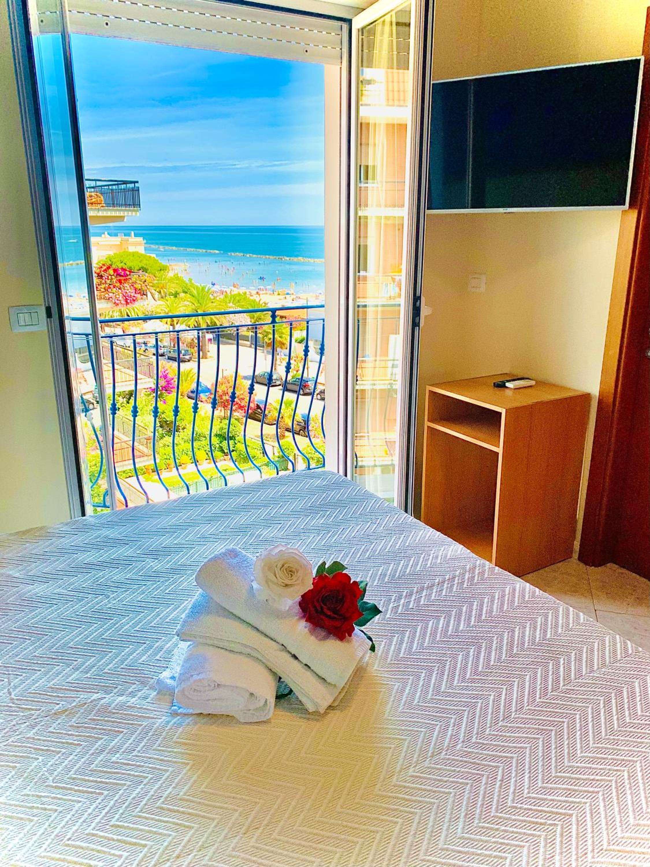 Hotel Ambassador 13/50