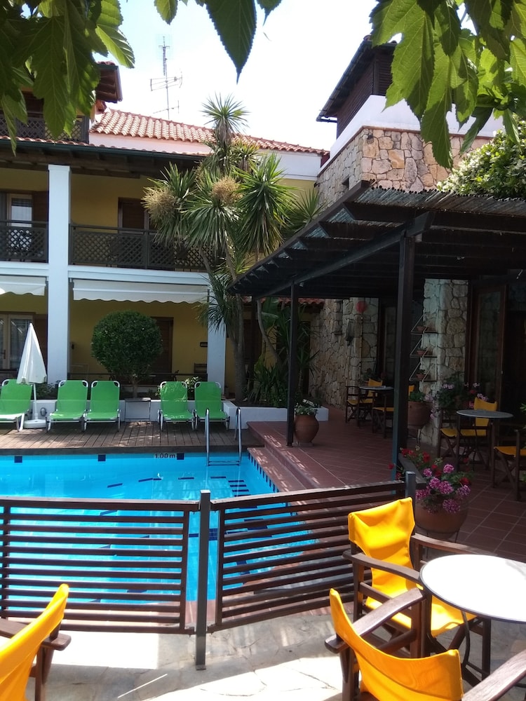Ammon Garden Hotel 32/35