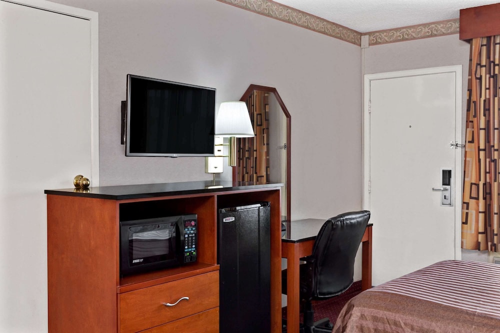 Travelodge By Wyndham Burbank-Glendale 25/28