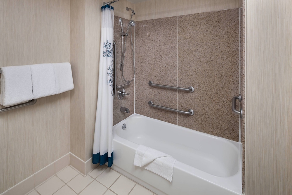 Residence Inn By Marriott Kansas City Country Club Plaza 7/38