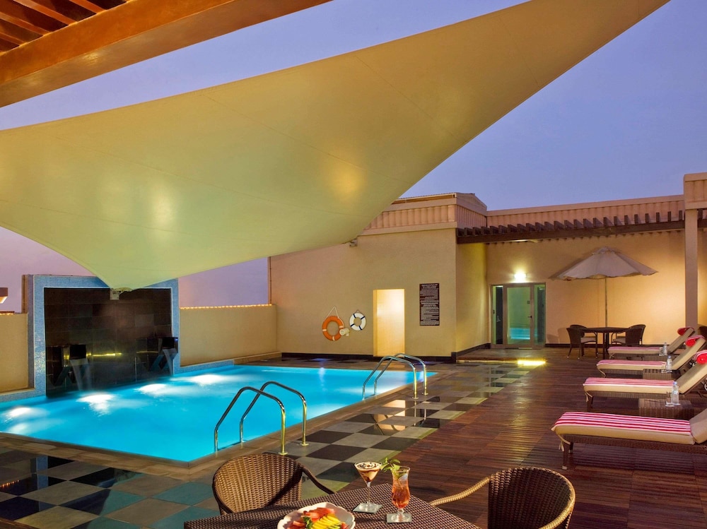swimming pool spa