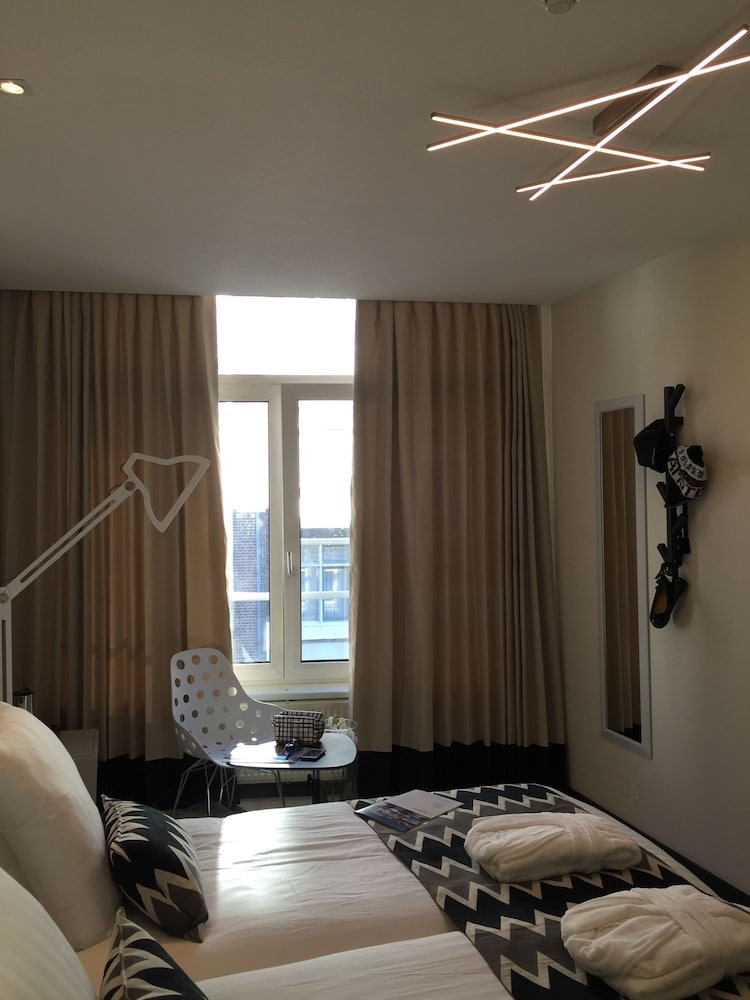 France Hotel Amsterdam 24/50
