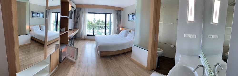 Coco Beach Resort Bangsaen 32/33