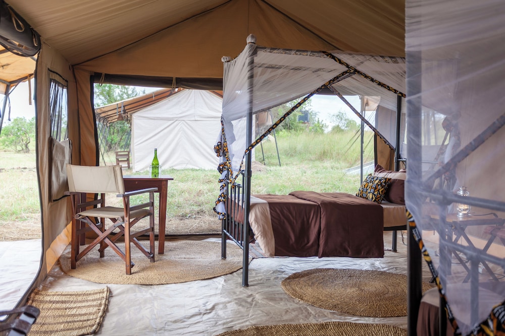 Gnu Mara River Camp 16/50