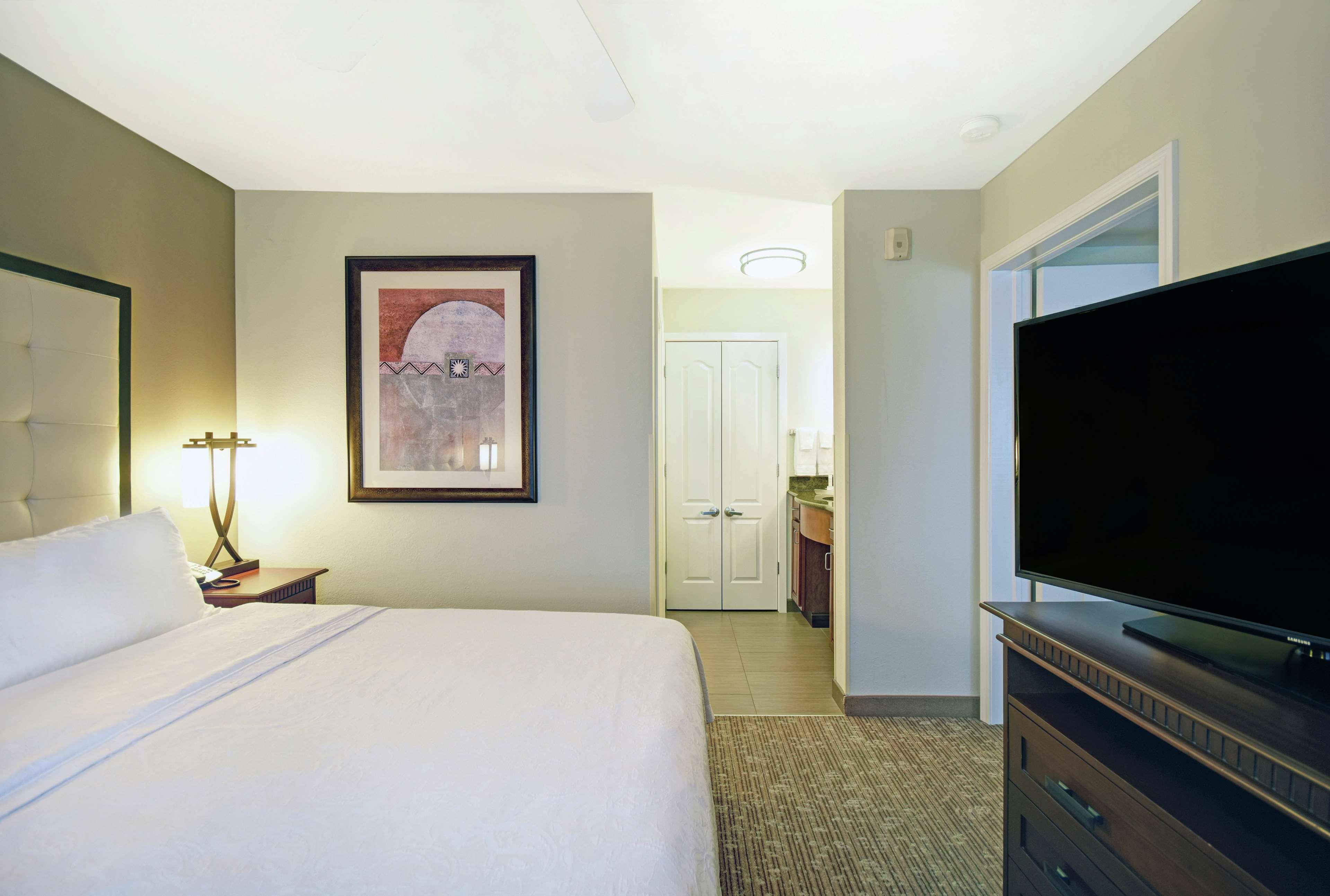 2 BEDROOMS, SUITE, KING BED, 2 QUEEN BEDS, 2 BATHROOMS